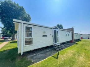 Lovely 6 Berth Caravan At Highfield Grange Near Clacton-On-Sea Ref 26719Wr